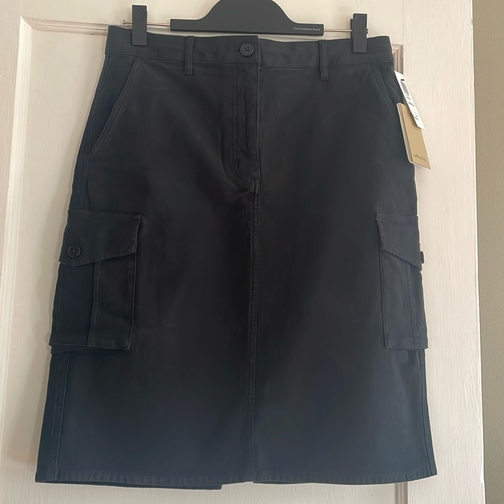 NWT Aritzia Wilfred mid-rise cargo skirt black 8